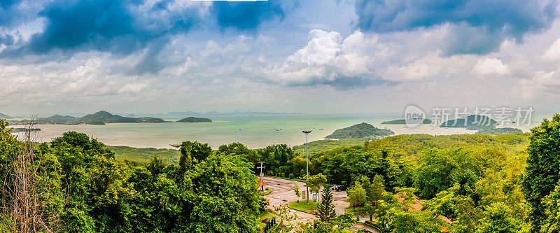 从Khao-Khad view Tower，游客可以360度欣赏查龙湾，Panwa角，Sire岛，Bon岛，以及普吉岛周围的小岛和大岛，包括普吉市。这座塔是Vichit地区官员建造的